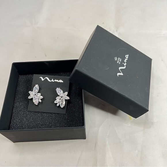 NINA
Lisbon Floral Stone Cluster Earrings NWT - Picture 7 of 7